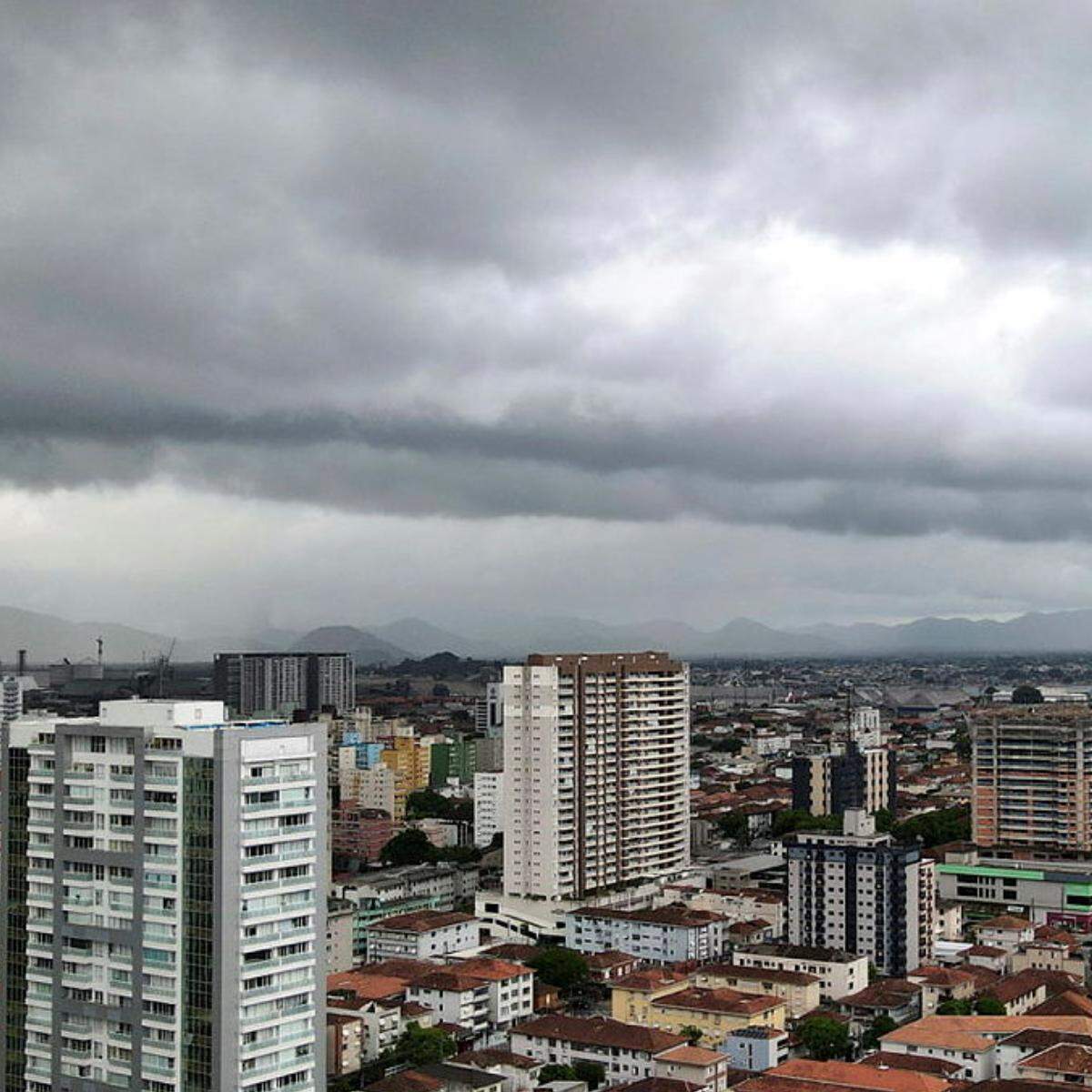 Quarta (10) e quinta (11) prometem ser os dias mais chuvosos da semana na Baixada Santista, segundo o Instituto Climatempo