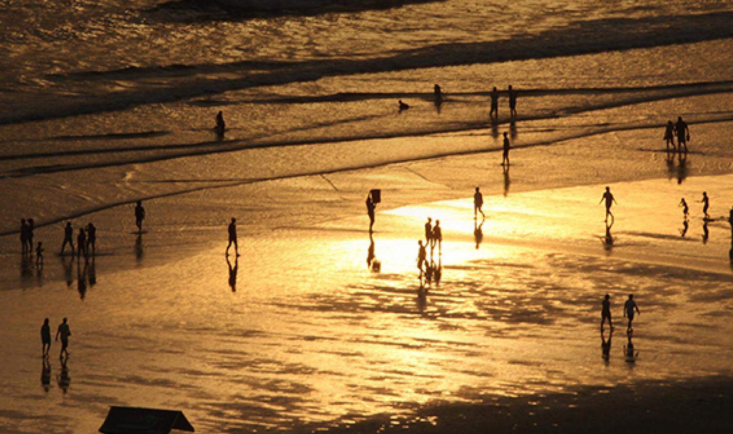 O homem sofreu o mal súbito na Praia da Pompéia, em Santos