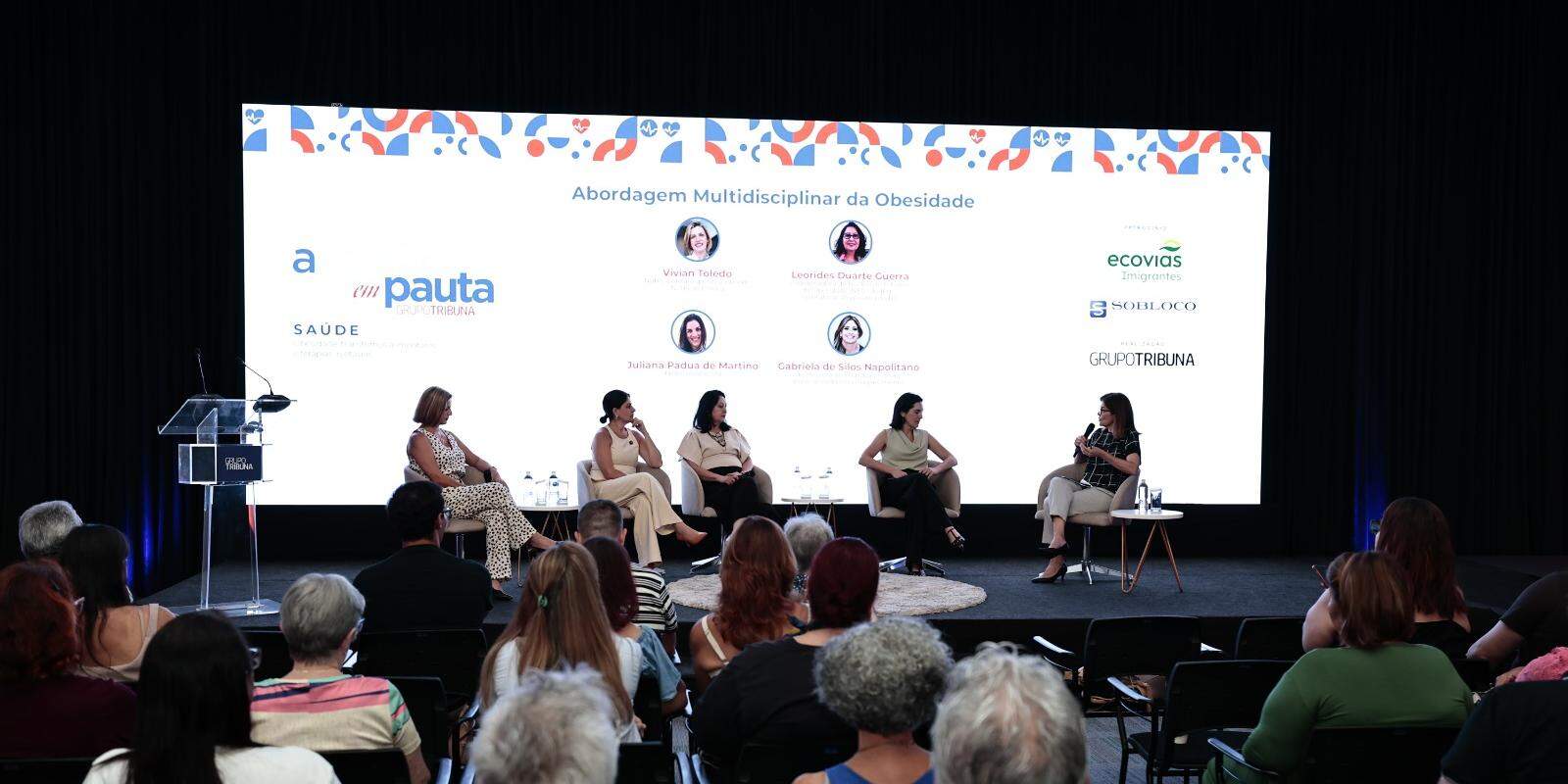 O encontro ocorreu no auditório do Grupo Tribuna e também reuniu pessoas que buscam ou já conseguiram consolidar a mudança de vida