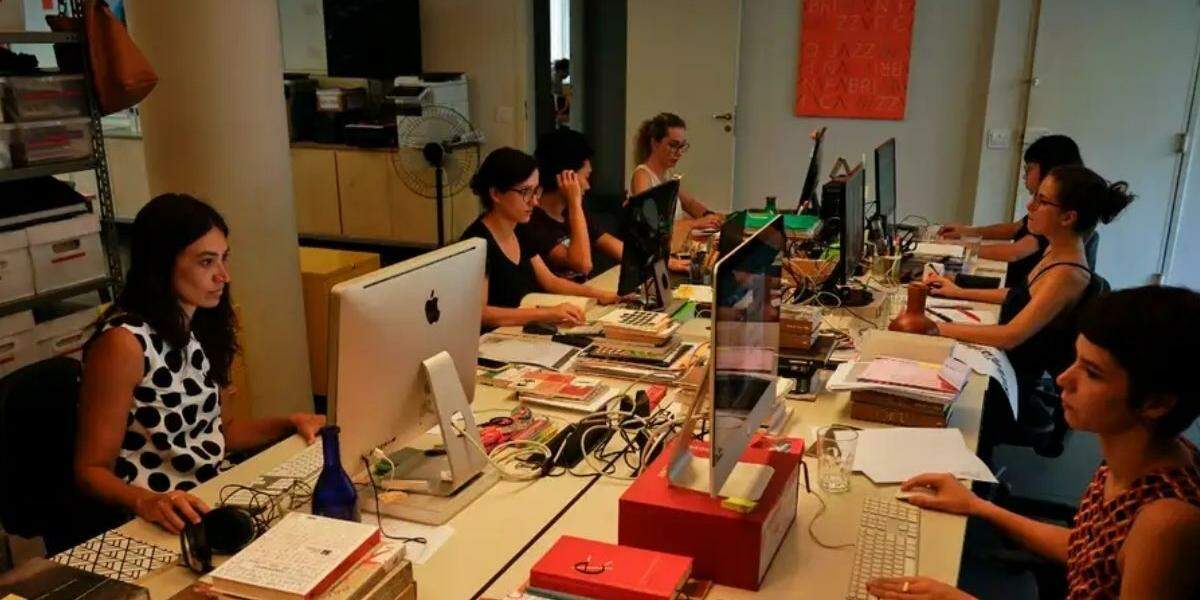 Mulheres seguem ganhando 21% menos que homens em empresas com mais de 100 funcionários