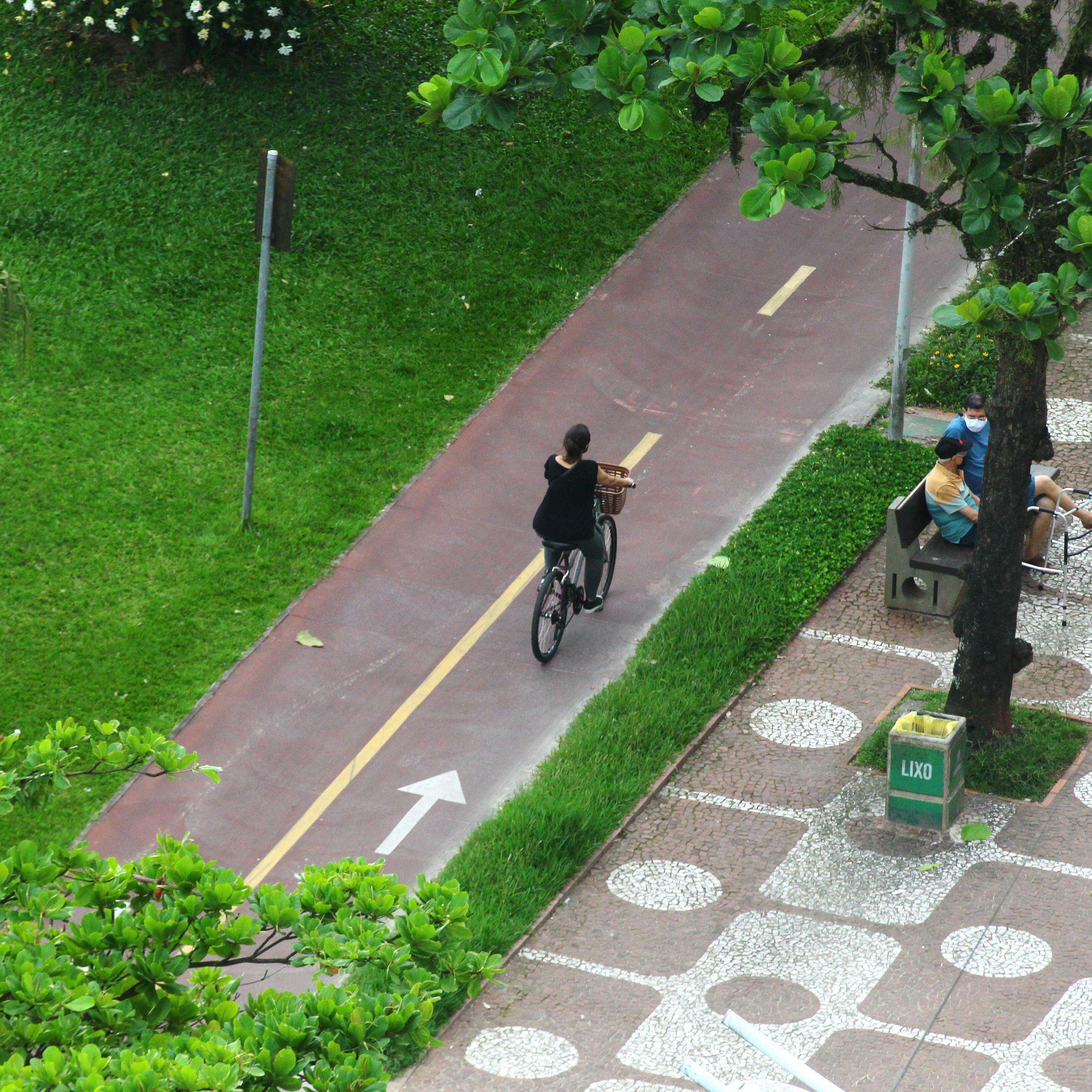 Trecho ao lado da ciclovia é visto como alternativa para pista de corrida