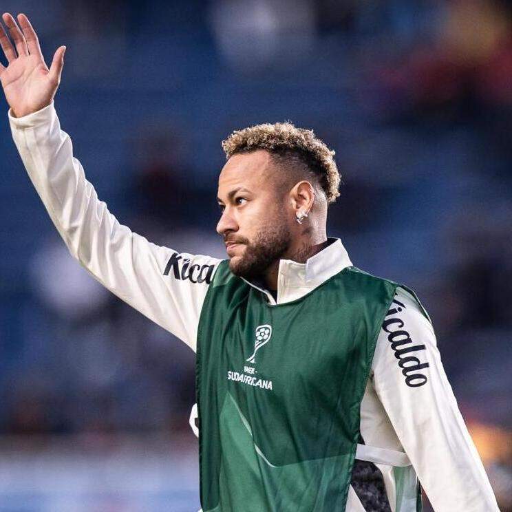 Neymar foi aplaudido pela torcida do San Lorenzo, em jogo no El Nuevo Gasómetro, em Buenos Aires