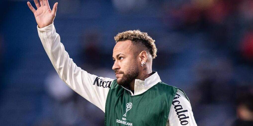 Neymar foi aplaudido pela torcida do San Lorenzo, em jogo no El Nuevo Gasómetro, em Buenos Aires