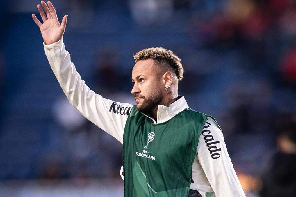 Neymar foi aplaudido pela torcida do San Lorenzo, em jogo no El Nuevo Gasómetro, em Buenos Aires