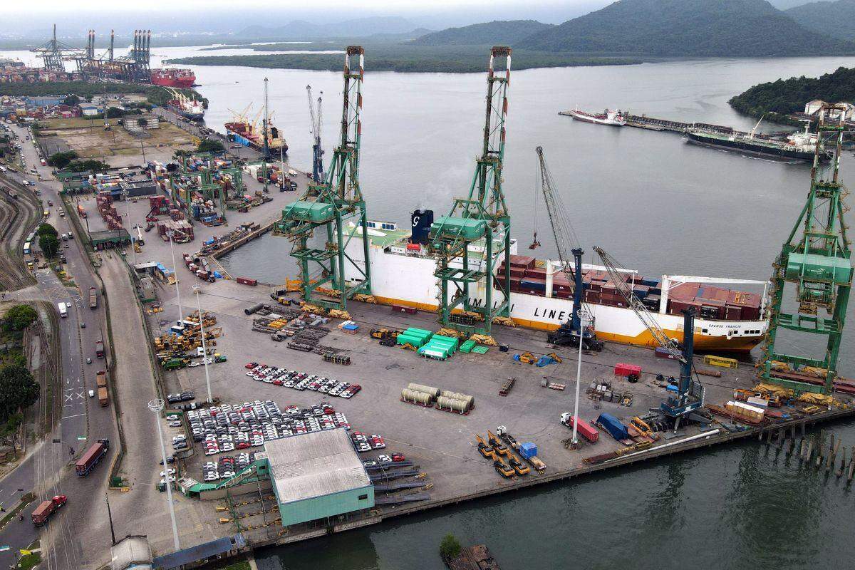 Representatives of the port sector call for speed in the Tecon Santos 10 process and complain about time lost in discussions over the modeling