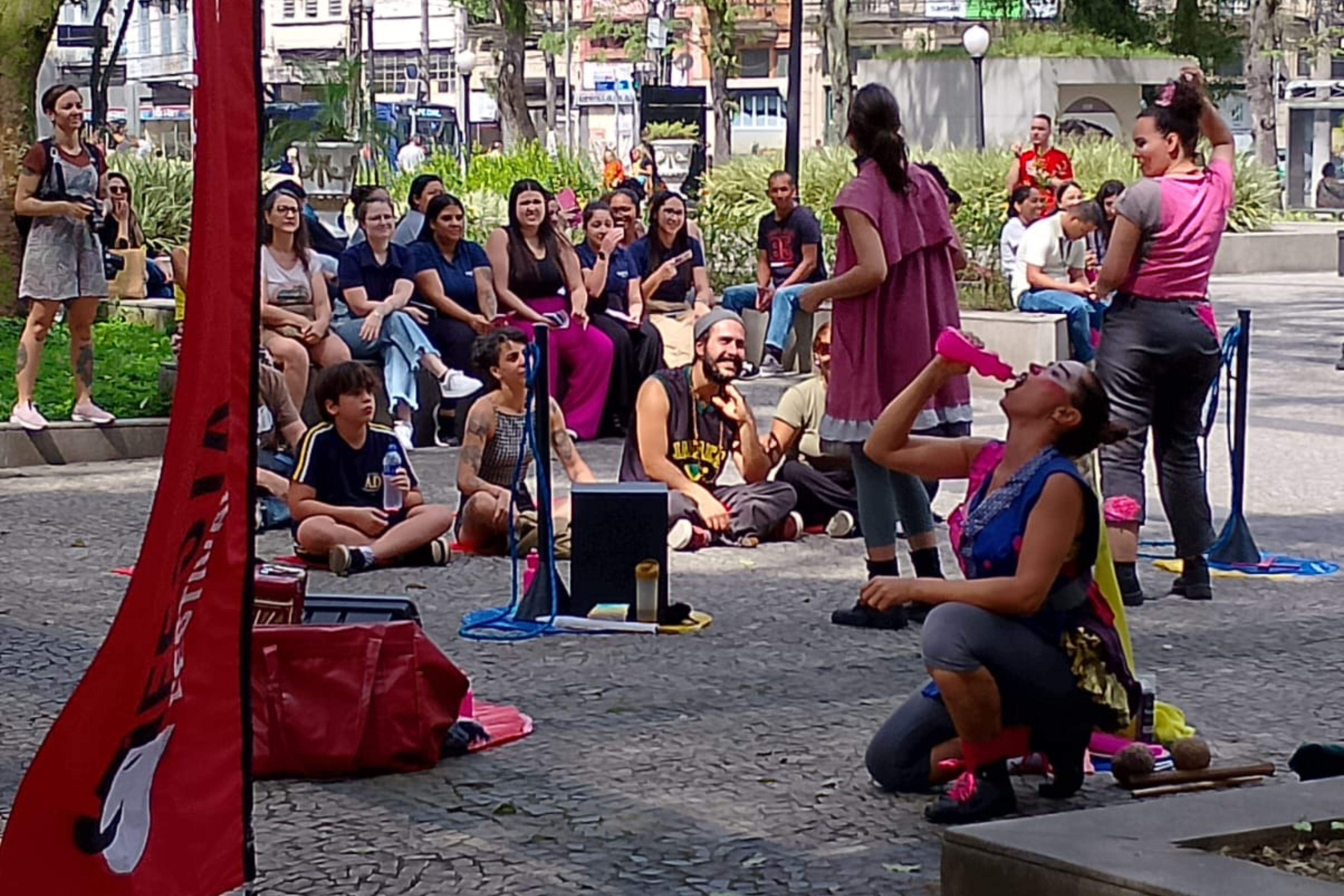 O mais tradicional festival de teatro do País também ganha as ruas