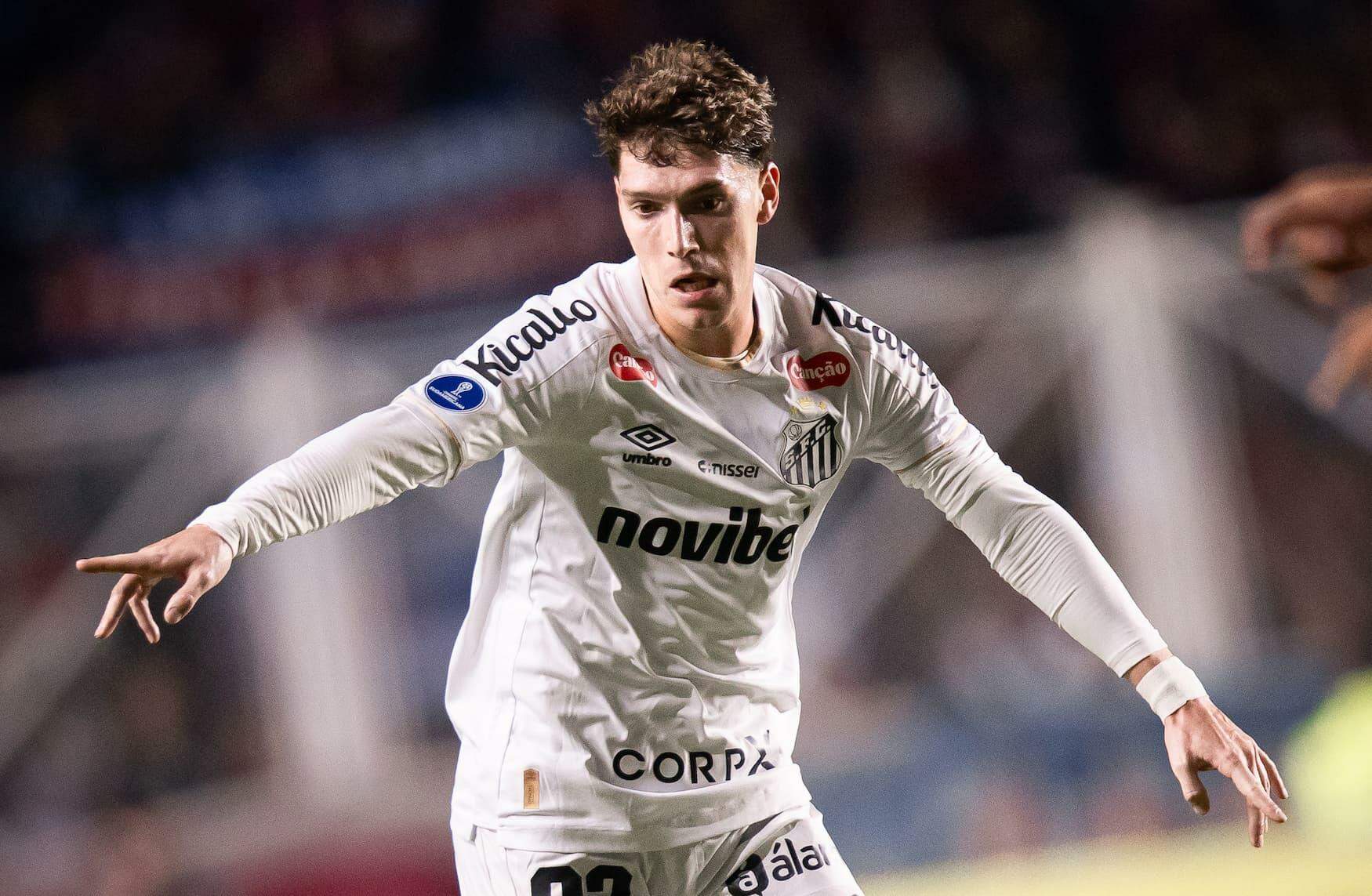 Com boas atuações contra Bahia e San Lorenzo, Rollheiser deve ser titular no clássico