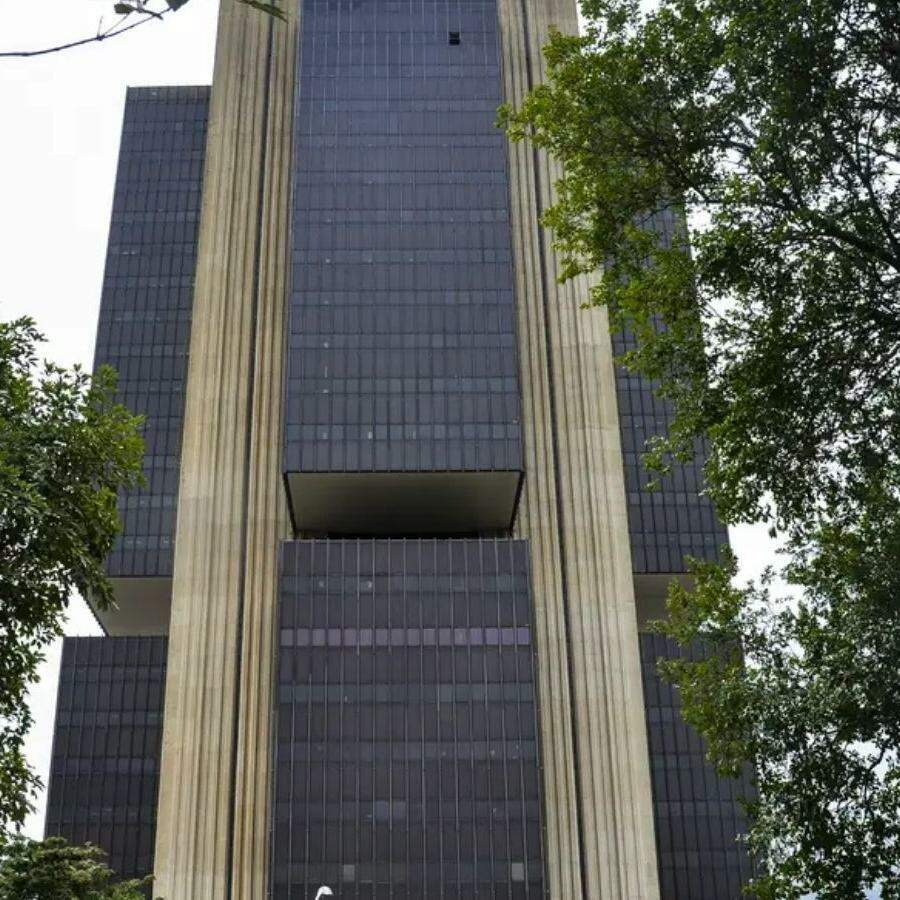 Copom volta a cortar juros