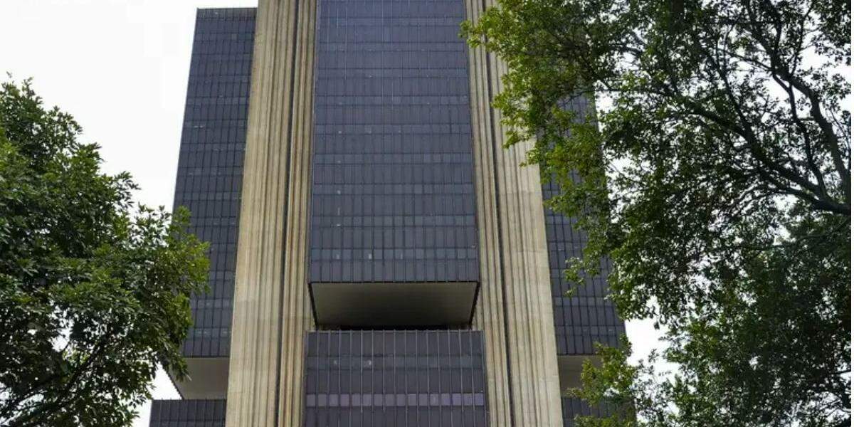 Copom volta a cortar juros