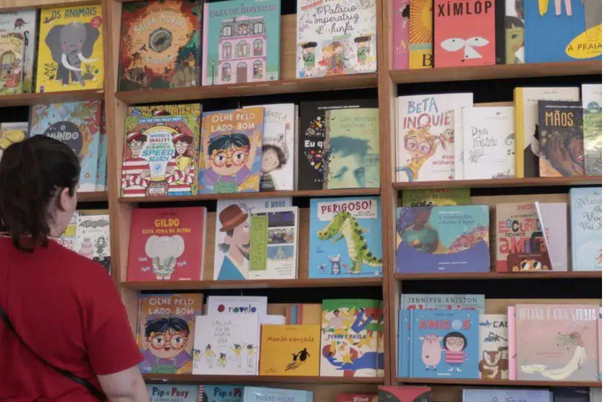 Medida busca retomar políticas públicas de incentivo à leitura