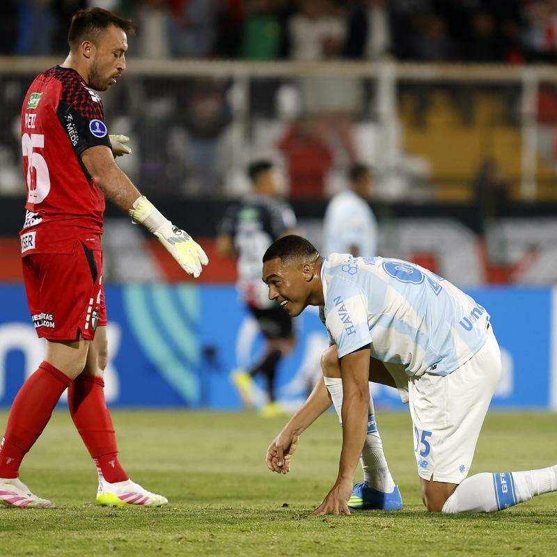 Carlos Vinícius perdeu 3 pênaltis seguidos