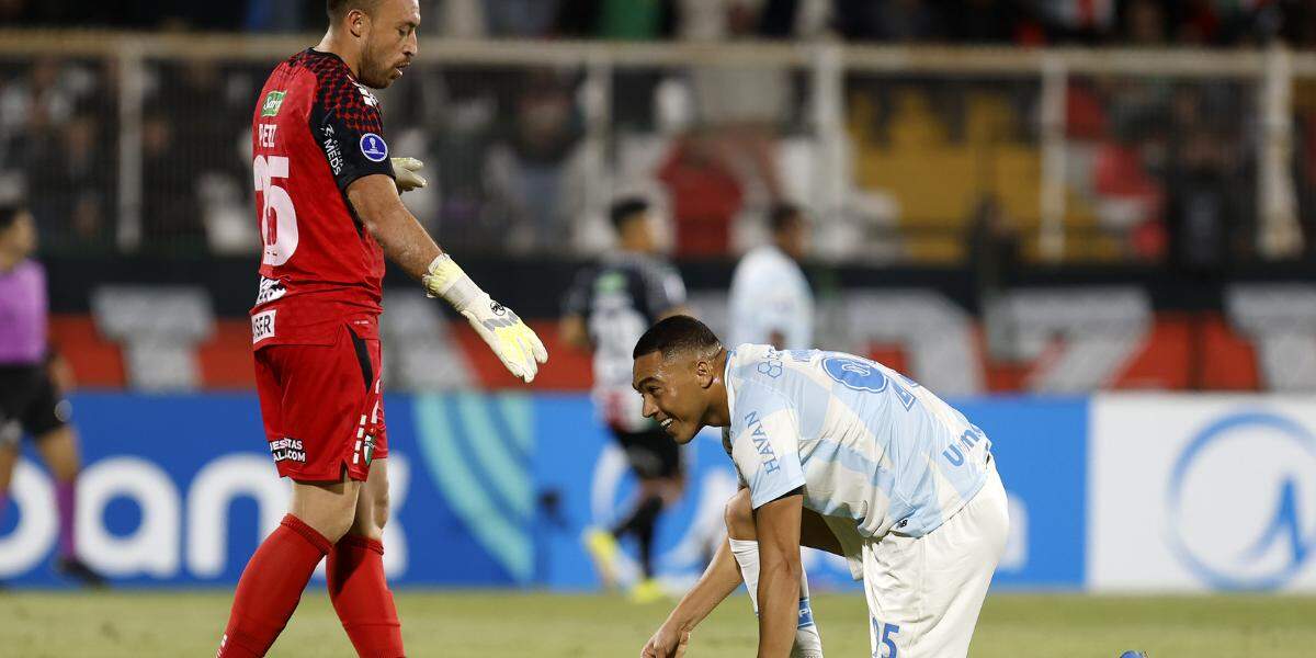 Carlos Vinícius perdeu 3 pênaltis seguidos