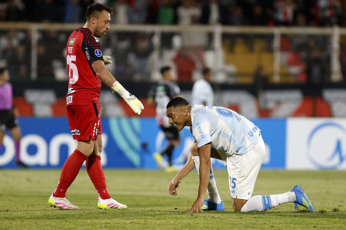 Carlos Vinícius perdeu 3 pênaltis seguidos