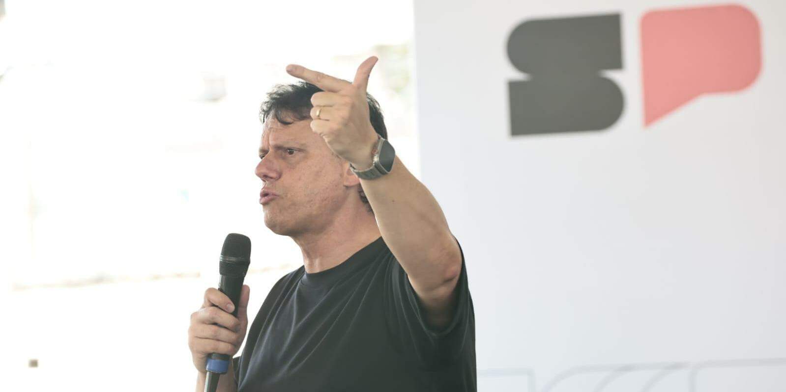 Governador Tarcísio de Freitas (Republicanos) está em Santos nesta quinta (30)