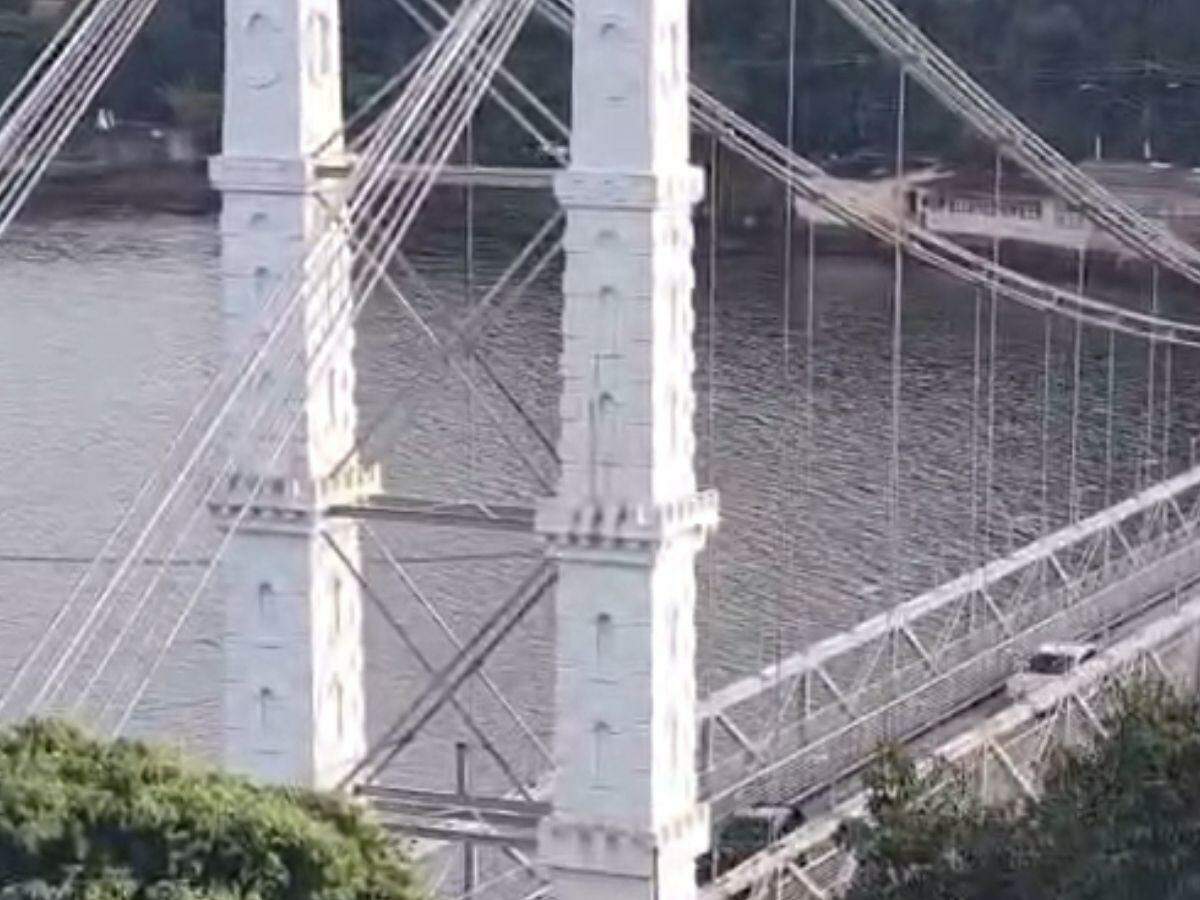 Moradora diz que não consegue ficar com as janelas de casa abertas por conta do barulho