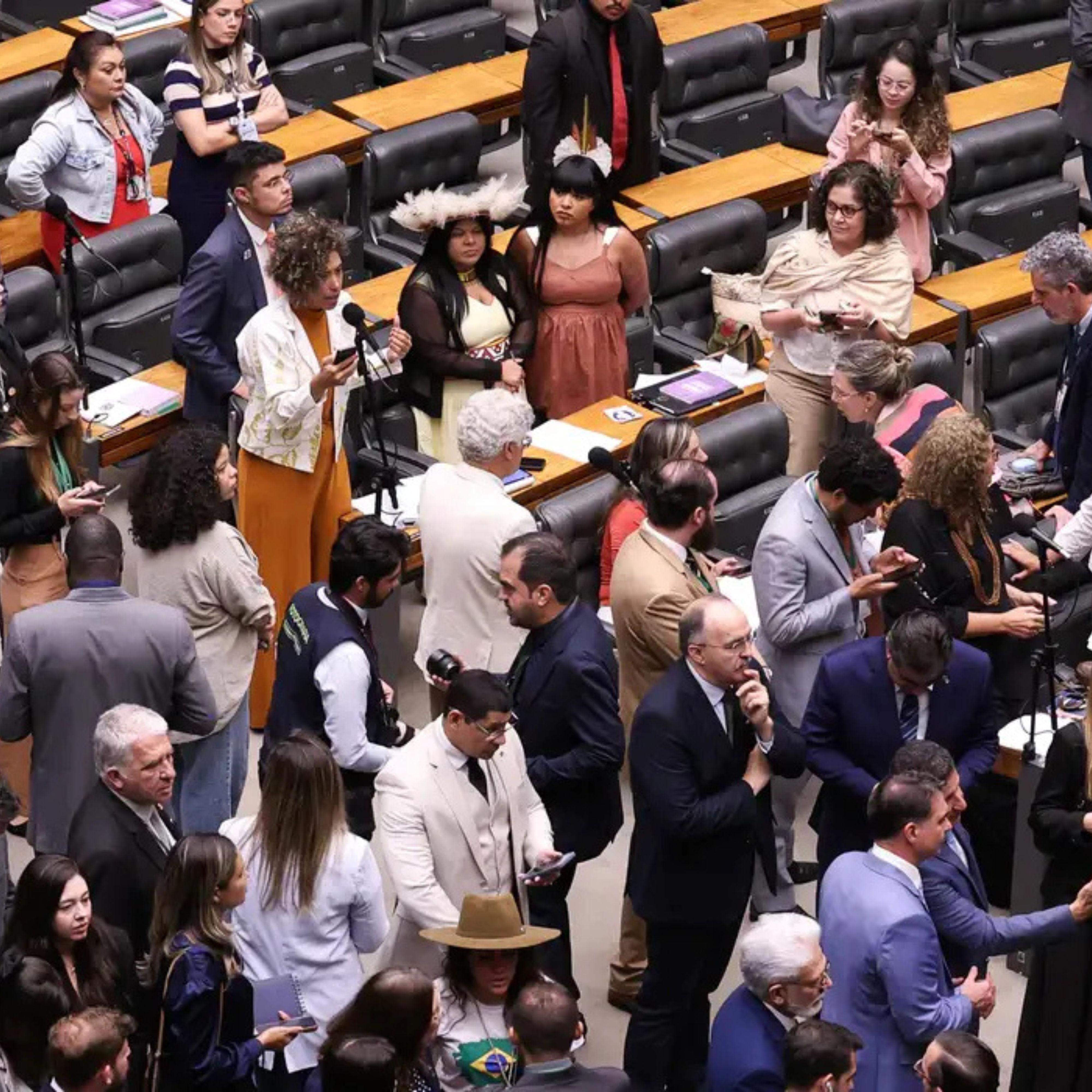 Câmara vota para derrubar veto ao PL da Dosimetria; falta o Senado