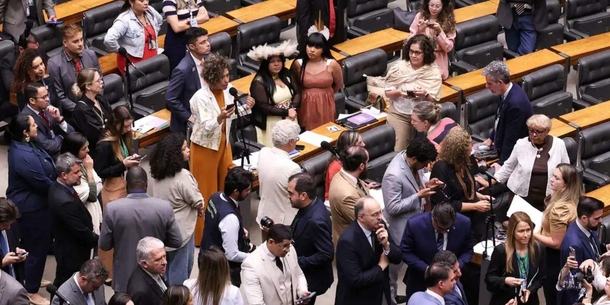 Câmara vota para derrubar veto ao PL da Dosimetria; falta o Senado