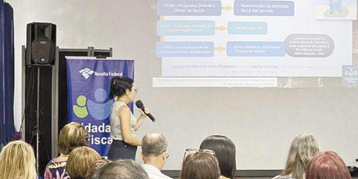 Professores de Guarujá são capacitados pela Receita Federal