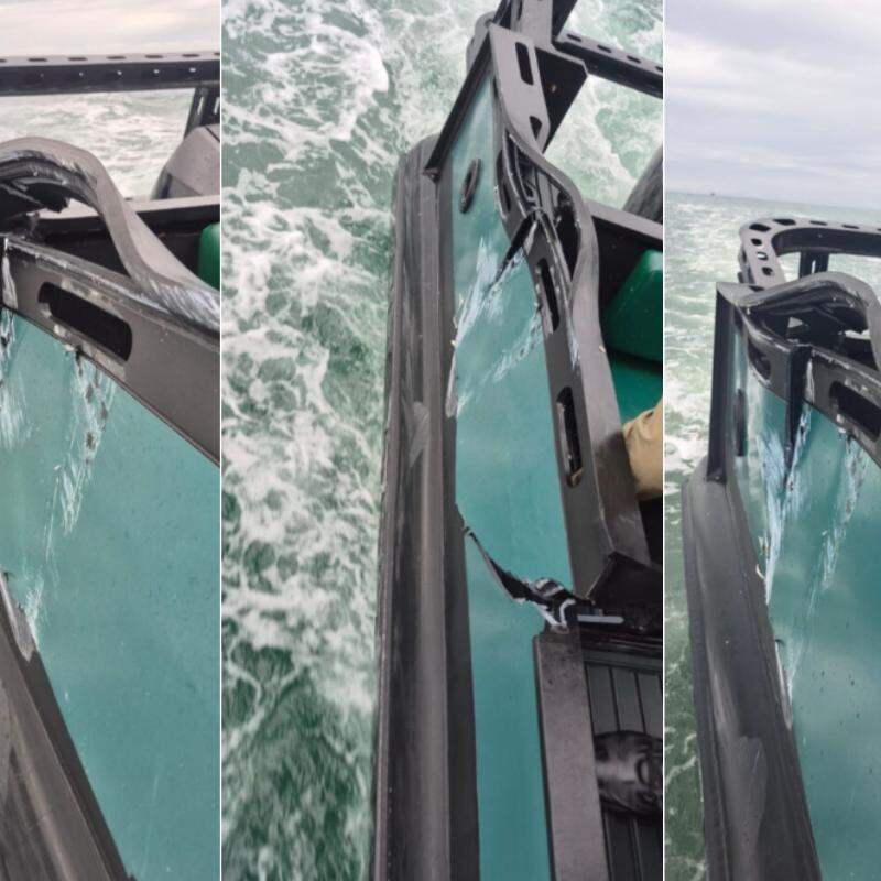 Embarcação do Ibama foi atingida por outro barco no mar em Cananéia, no litoral de São Paulo