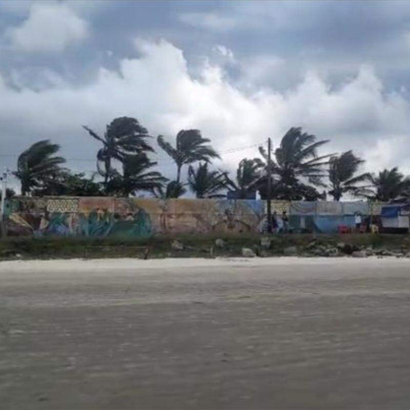 Registro dos fortes ventos no Balneário Jequitibá, em Itanhaém