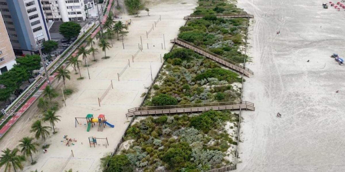 O novo parque na praia de Santos, após estudos de viabilidade, está na fase de retirada de espécies invasoras, limpeza de resíduos e mapeamento da área