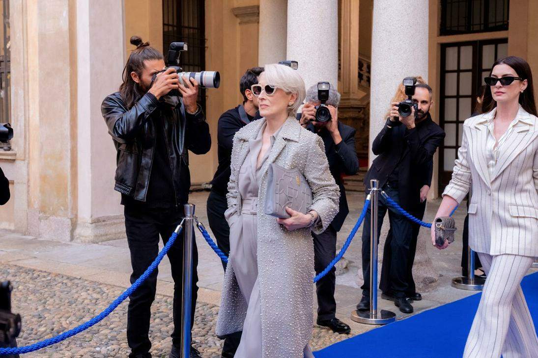 Meryl Streep como Miranda Priestly e Anne Hathaway como Andy Sachs