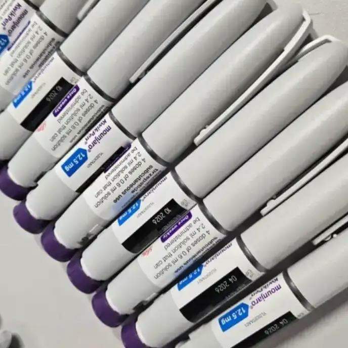 Apesar de produzirem efeitos expressivos e de terem conquistado o endosso de diversas sociedades médicas, esses remédios também têm sido usados sem acompanhamento profissional, ou por pessoas que não apresentam obesidade