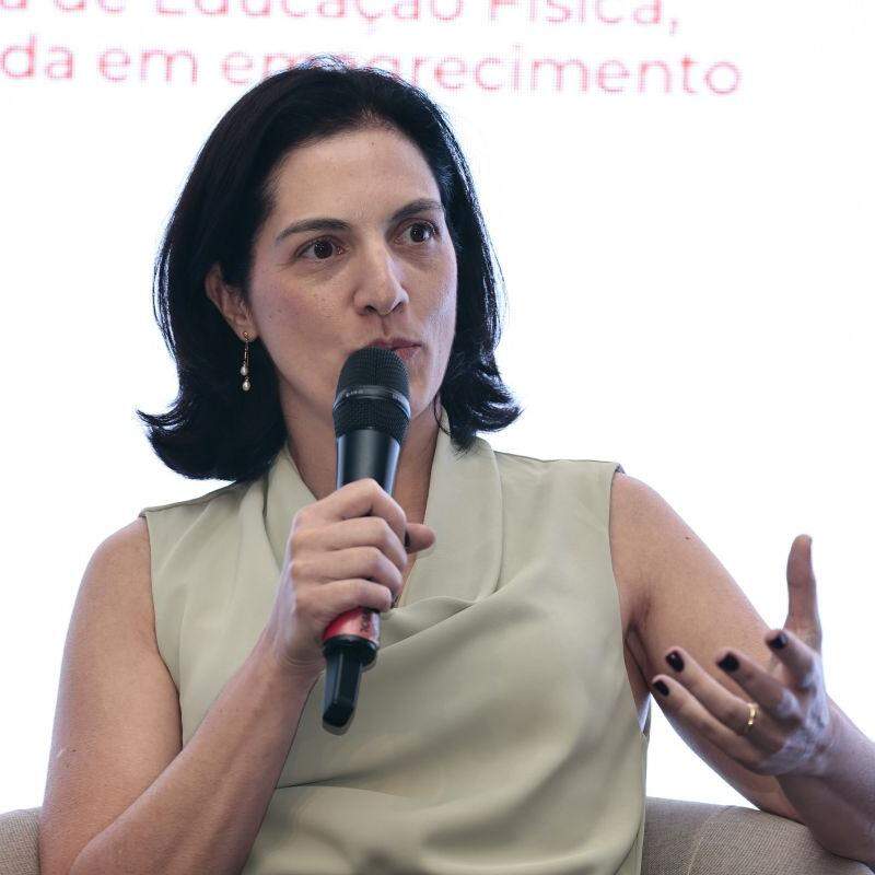 Juliana de Martino espera por chegada de canetas à rede pública