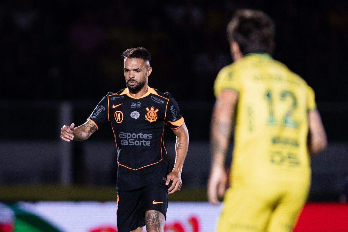 Corinthians perde do Mirassol, vê fim de série invicta de Diniz e volta à zona de rebaixamento