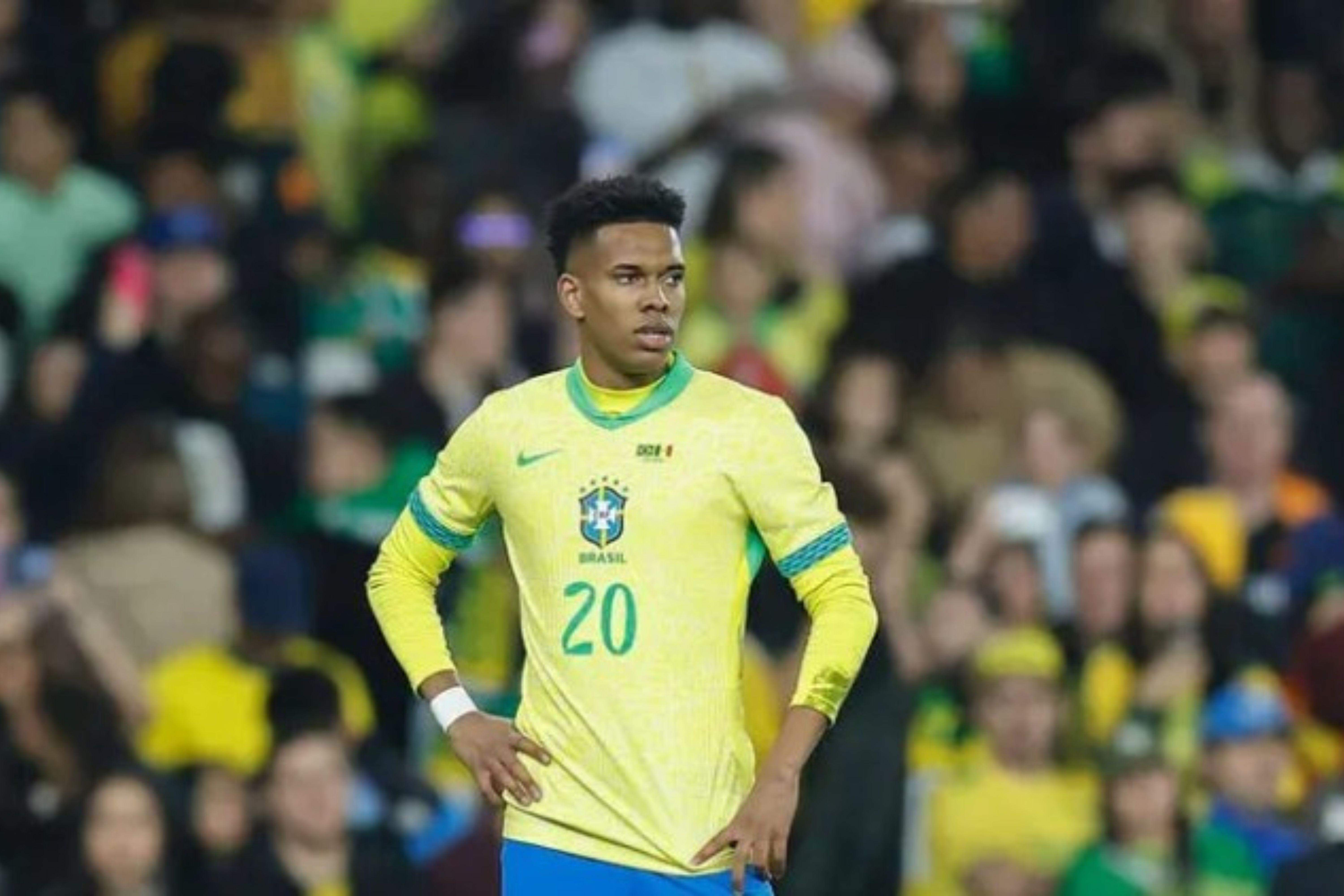 Estêvão volta ao Palmeiras para tratar lesão e mantém esperança de jogar a Copa do Mundo