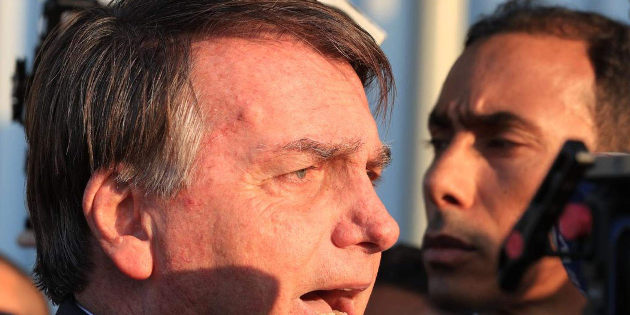 Bolsonaro tem alta hospitalar após passar por cirurgia no ombro