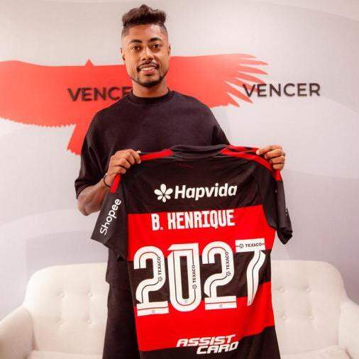 Atacante Bruno Henrique renova contrato com o Flamengo até o final de 2027