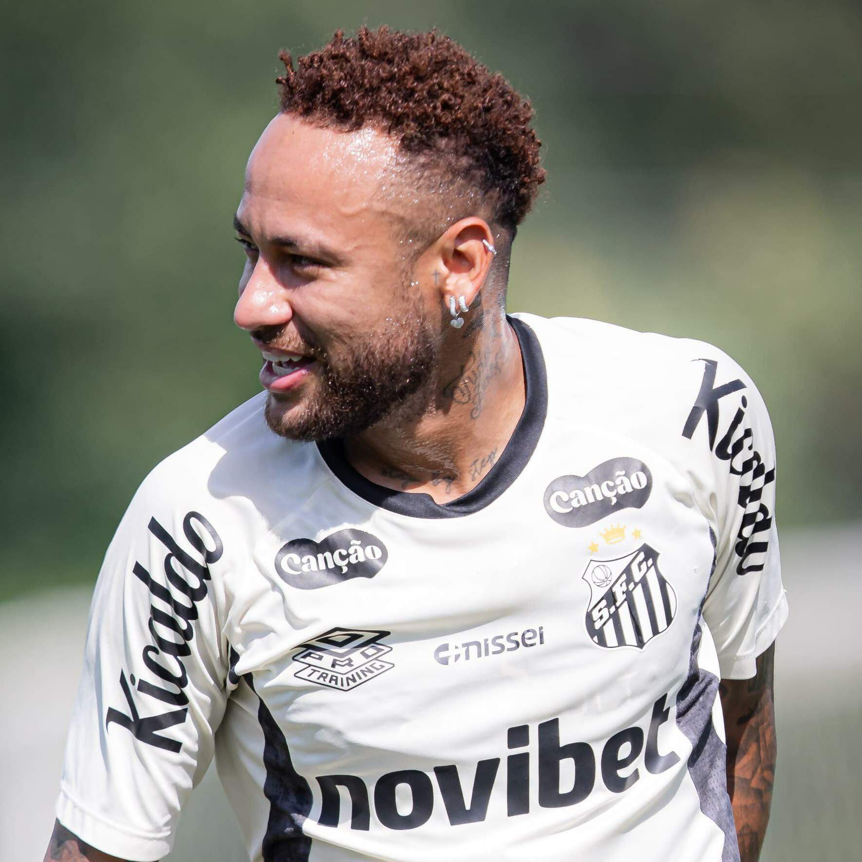 Neymar viaja nesta terça (4) para jogo contra o Remo, pela Copa do Brasil