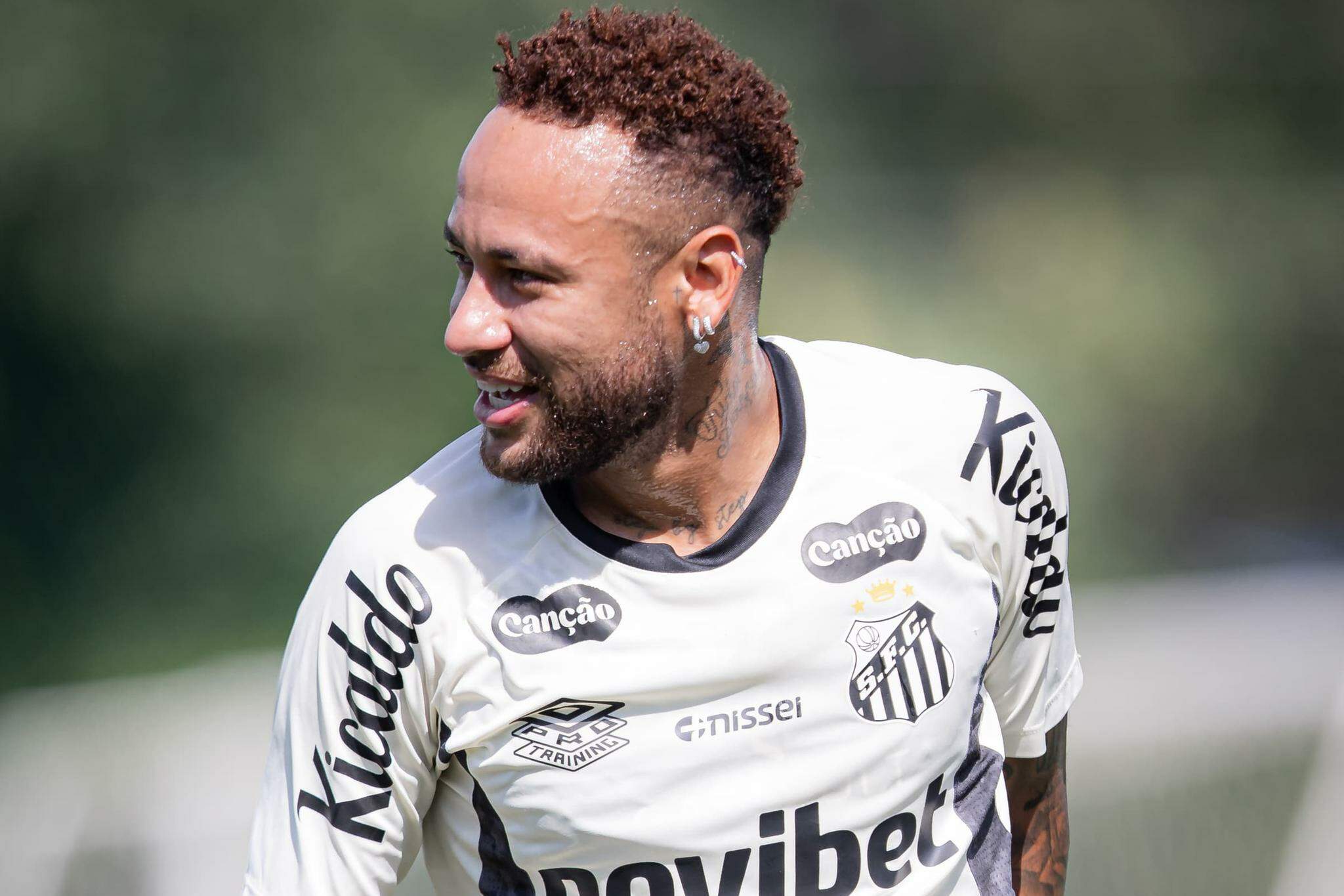 Neymar viaja nesta terça (4) para jogo contra o Remo, pela Copa do Brasil