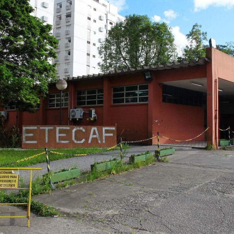 As propostas deverão ser apresentadas num edital de chamamento público