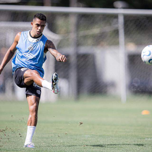 Igor Vinícius voltou a ser titular contra o Palmeiras e está confirmado na lateral contra o Recoleta