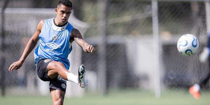 Igor Vinícius voltou a ser titular contra o Palmeiras e está confirmado na lateral contra o Recoleta