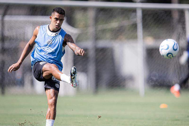 Igor Vinícius voltou a ser titular contra o Palmeiras e está confirmado na lateral contra o Recoleta