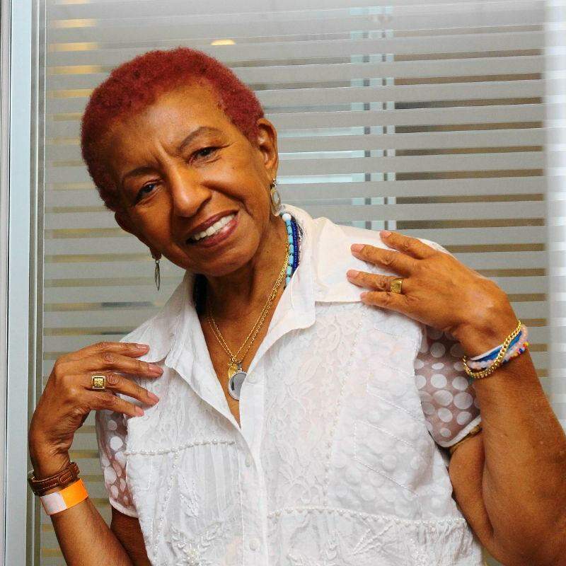 A cantora e compositora estará presente à homenagem audiovisual