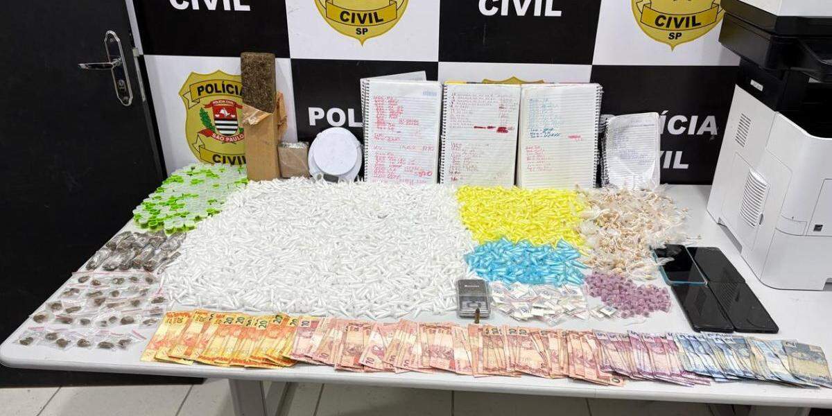Foram encontrados entorpecentes como maconha, ice, cocaína e crack