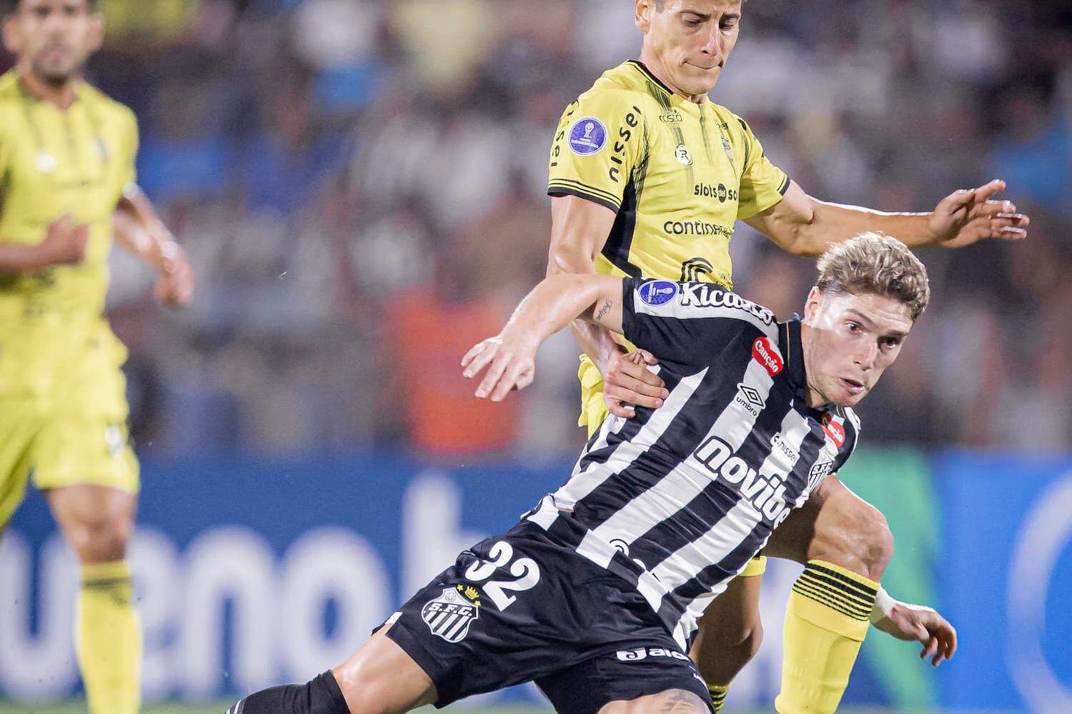Rollheiser teve mais uma boa atuação pelo Peixe, que não soube garantir a vitória no Paraguai