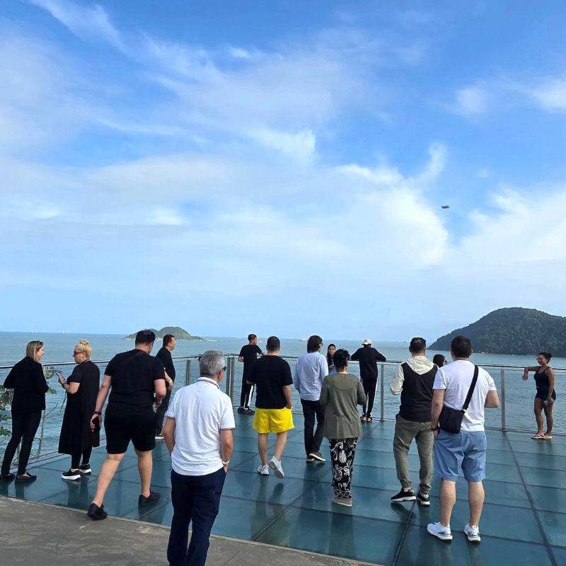 Trazidos pelo Estado, nove profissionais turcos percorreram pontos turísticos, em roteiro da Prefeitura em Guarujá