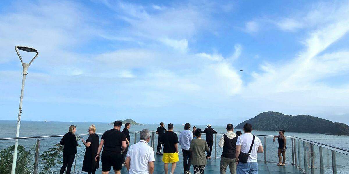 Trazidos pelo Estado, nove profissionais turcos percorreram pontos turísticos, em roteiro da Prefeitura em Guarujá