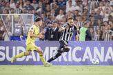 Neymar marcou, bateu falta na trave, mas perdeu um gol inacreditável na etapa final contra o Recoleta