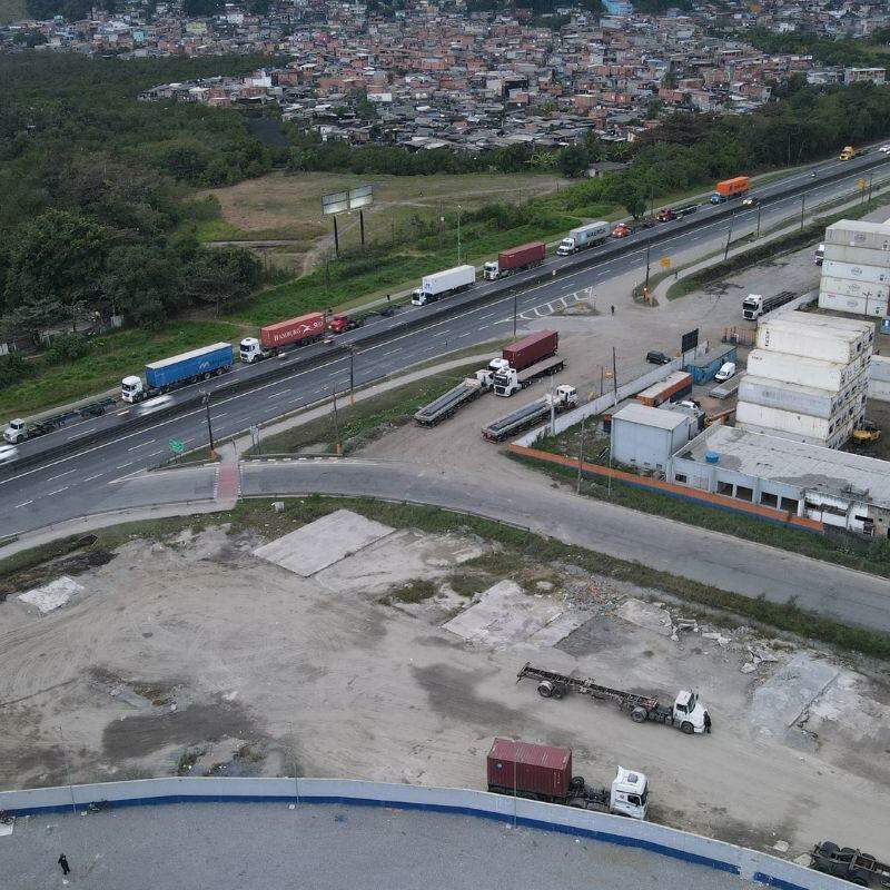 One of the objectives of the Guarujá City Hall is to facilitate vehicle traffic, from the tunnel, toward Rodovia Cônego Domênico Rangoni