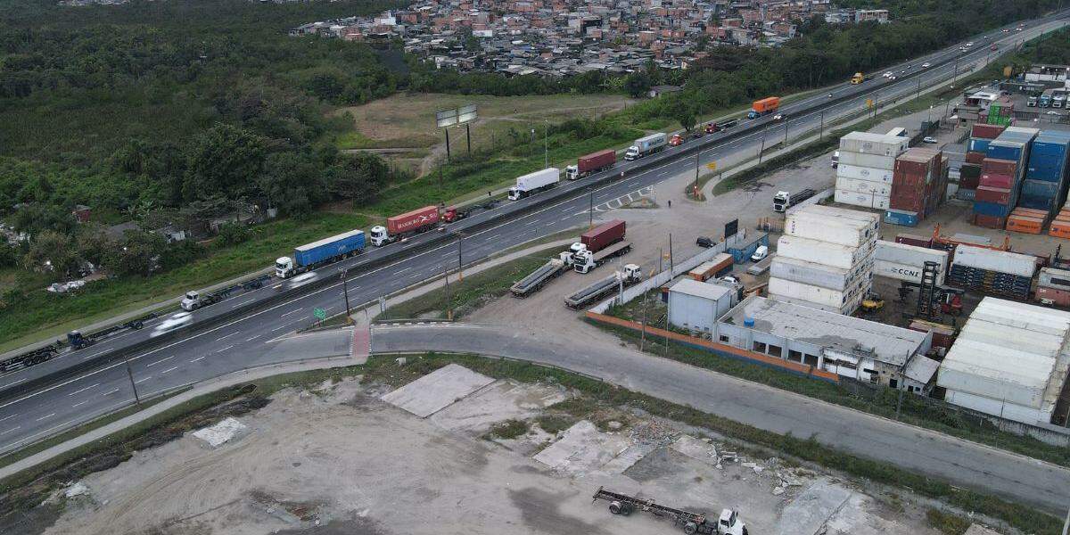 One of the objectives of the Guarujá City Hall is to facilitate vehicle traffic, from the tunnel, toward Rodovia Cônego Domênico Rangoni