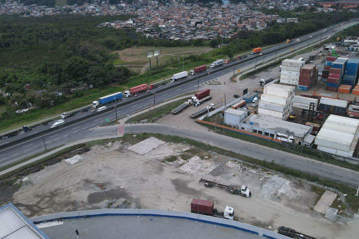One of the objectives of the Guarujá City Hall is to facilitate vehicle traffic, from the tunnel, toward Rodovia Cônego Domênico Rangoni