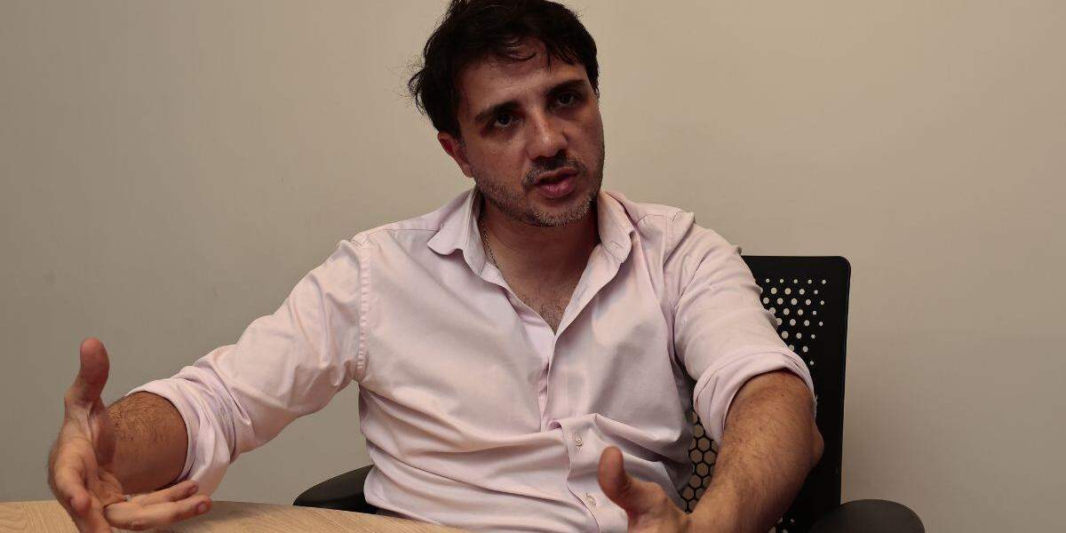 Renan deixou de comunicar no tempo indicado pro lei todas as contas que mantém em redes sociais
