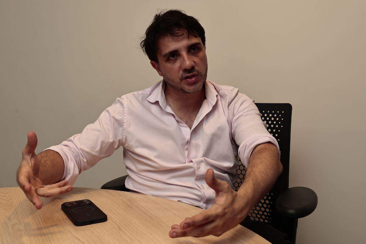 Renan deixou de comunicar no tempo indicado pro lei todas as contas que mantém em redes sociais