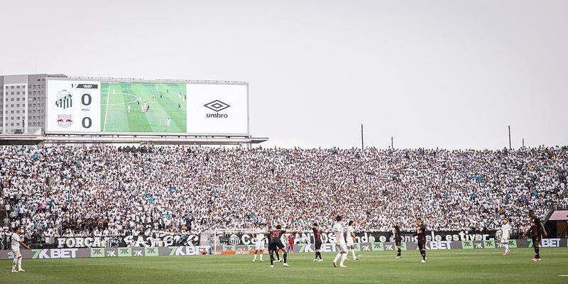 Em janeiro, os santistas lotaram a Neo Química Arena contra o Red Bull Bragantino, no Paulistão
